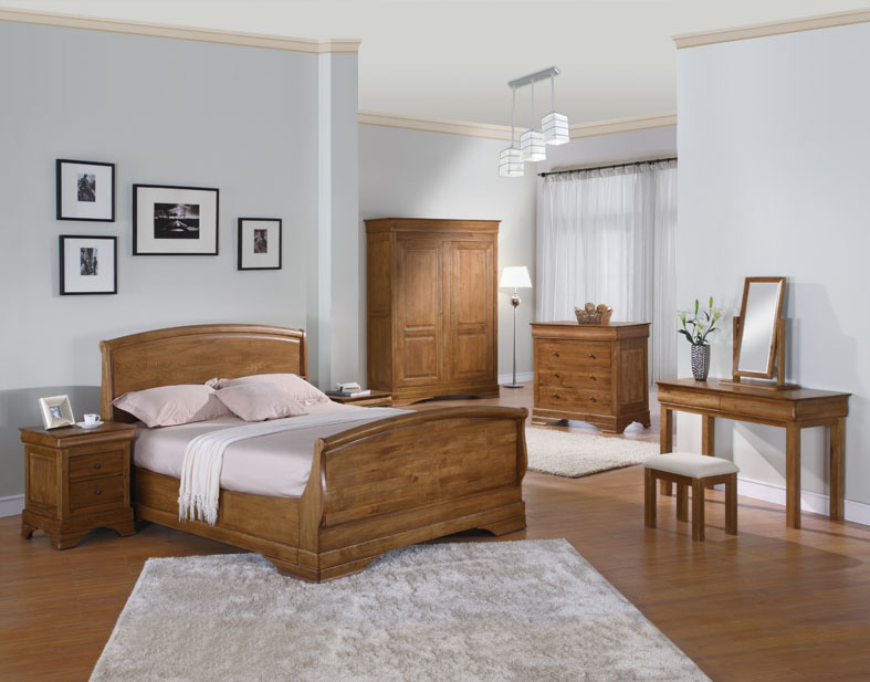 Chateau Oak Sleigh Bed - Click Image to Close